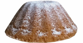 Zdjęcie upieczonej i obsypanej cukrem pudrem babki